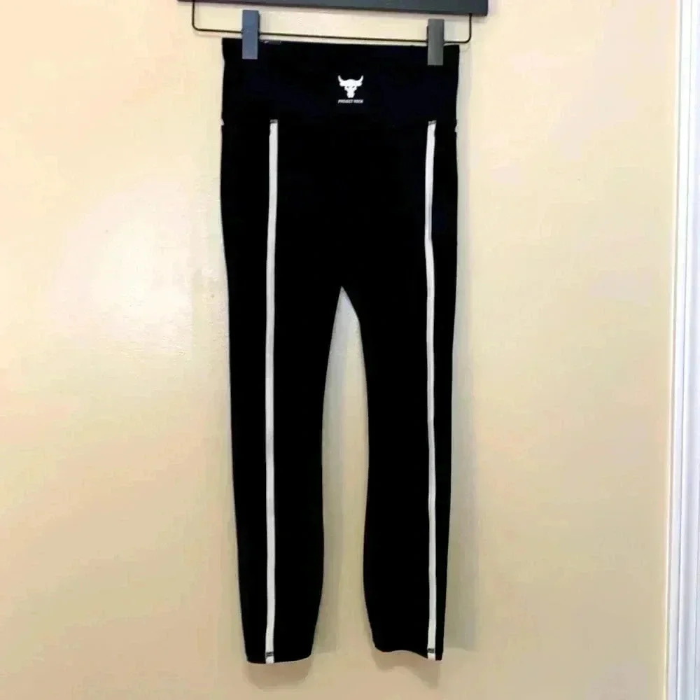 Under Armour NWT high rise compression ankle leggings with two side pockets